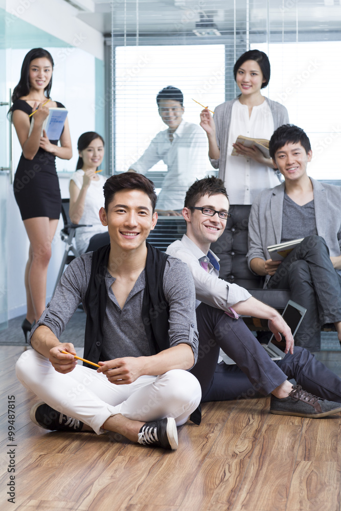 © Blue Jean Images - Happy office workers