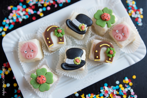 Petit Fours zu Silvester