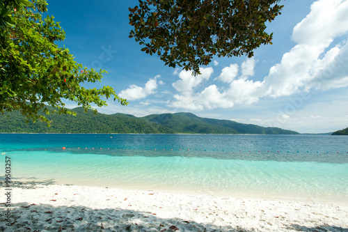 Fototapeta Naklejka Na Ścianę i Meble -  Beautiful Island and turquoise color sea,Adang-Rawee Island ,Tha