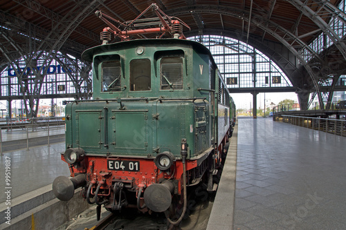 Alte Lokomotiven im Bahnhof