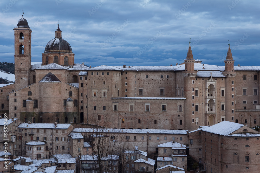 Palazzo ducale di Urbino al crepuscolo