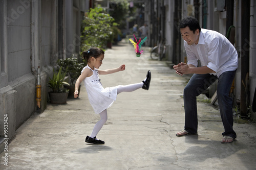 Canvas Print A father and daughter play a traditional game