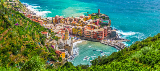 Papier peint photo Ligurie Vernazza pittoresque aux Cinque Terre  © JFL Photography