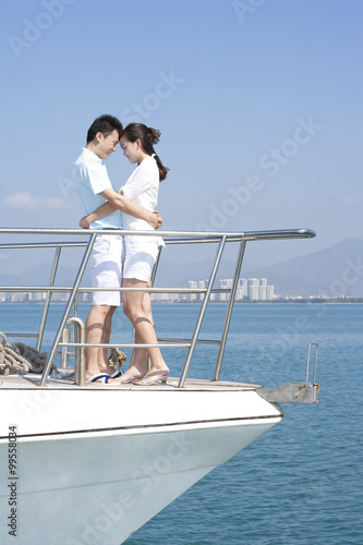 Happy Couple on a Yacht © Blue Jean Images