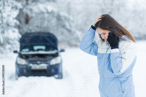Bild auf Leinwand Car breakdown on winter road.