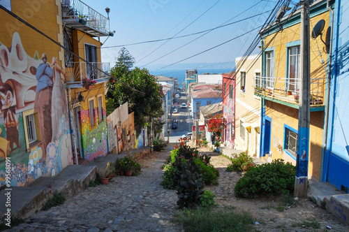 Fototapeta Naklejka Na Ścianę i Meble -  Some narrow street in Valparaiso, Chile