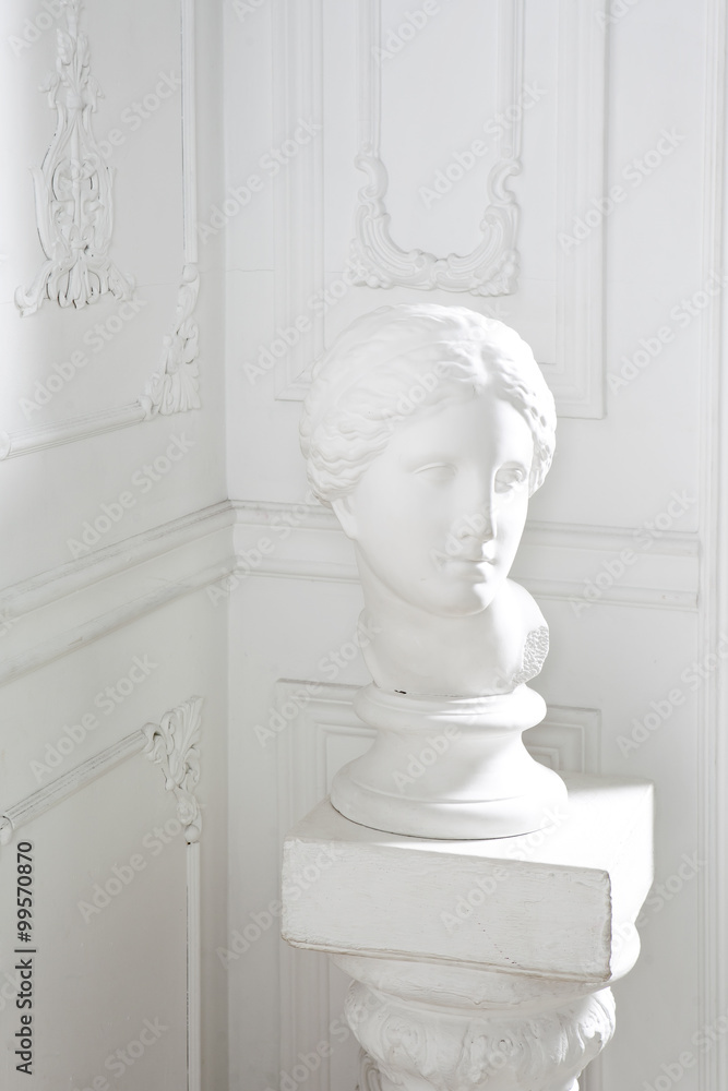 Obraz premium head still life in white interior, classic antique sculpture object for drawing in art school