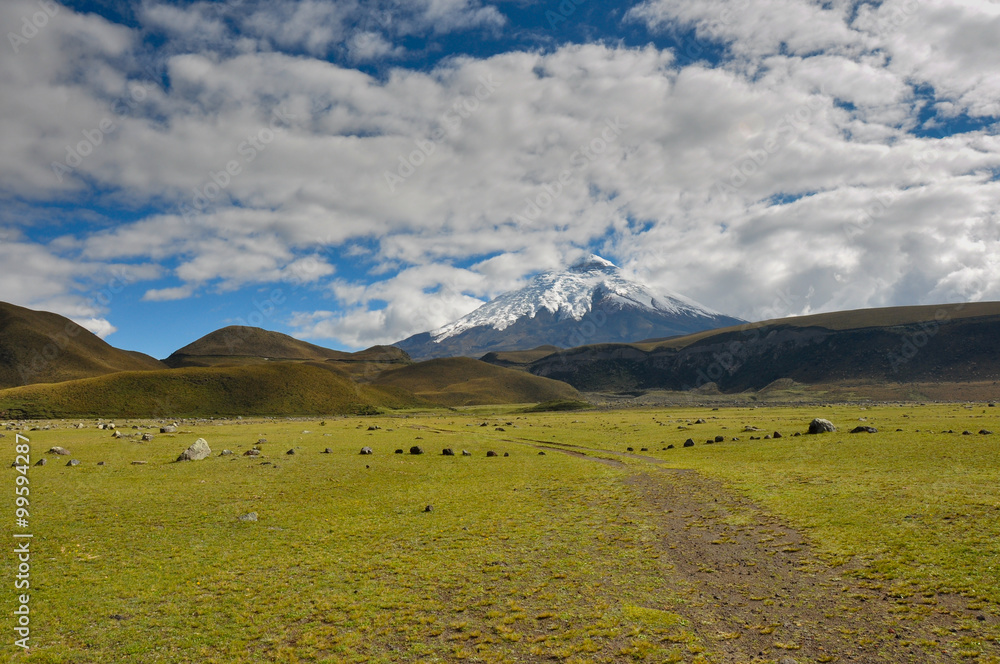 Obraz premium Volcano in Cotopaxi National Park, Ecuador