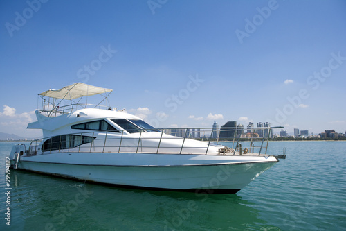 Yacht in Hainan © Blue Jean Images