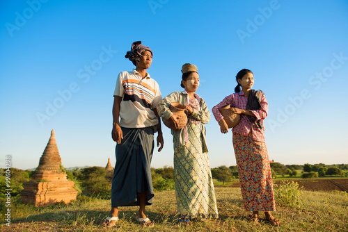 Bild auf Leinwand Group Asian Myanmar traditional farmers