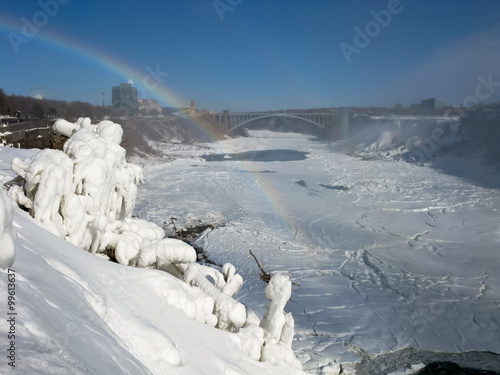 Niagara River with Rainbow Bridge and American Falls in winter, Ontario, Canada © TasfotoNL