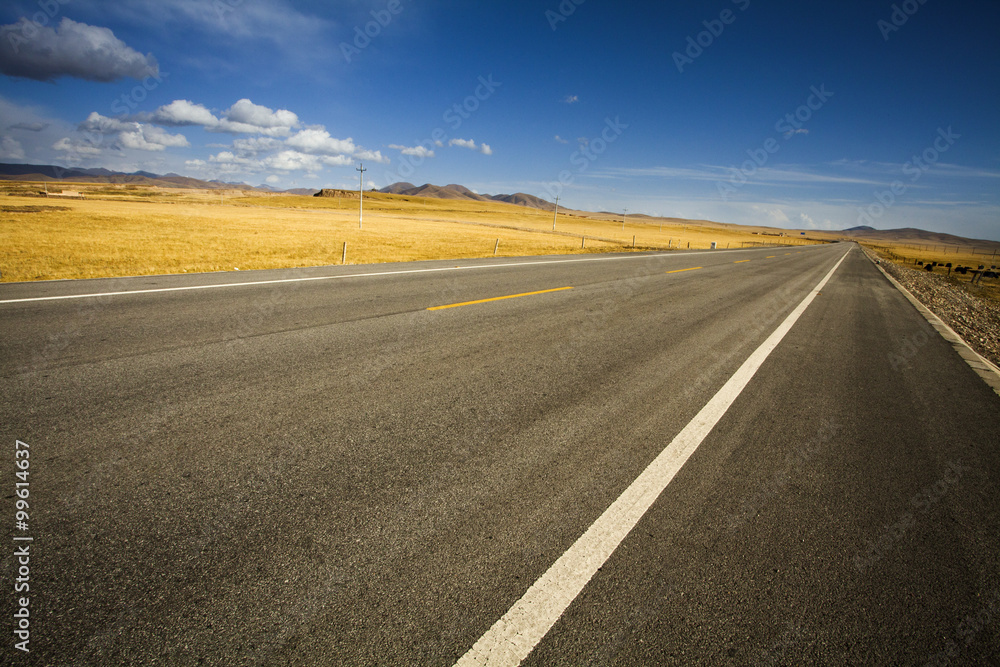 Highway in Qinghai province, China Highway in Qinghai province, China