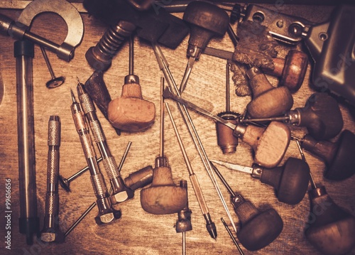 Cuadro en lienzo Different goldsmiths tools on the goldsmith workplace.