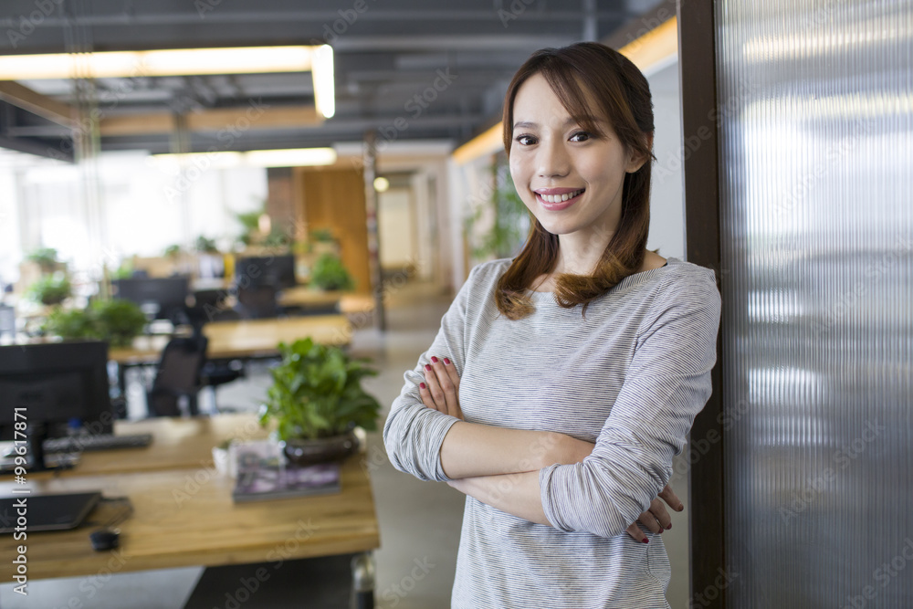 © Blue Jean Images - Young woman standing in office