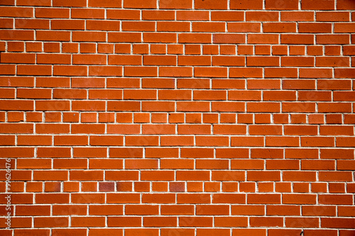 Mur z czerwonej cegły