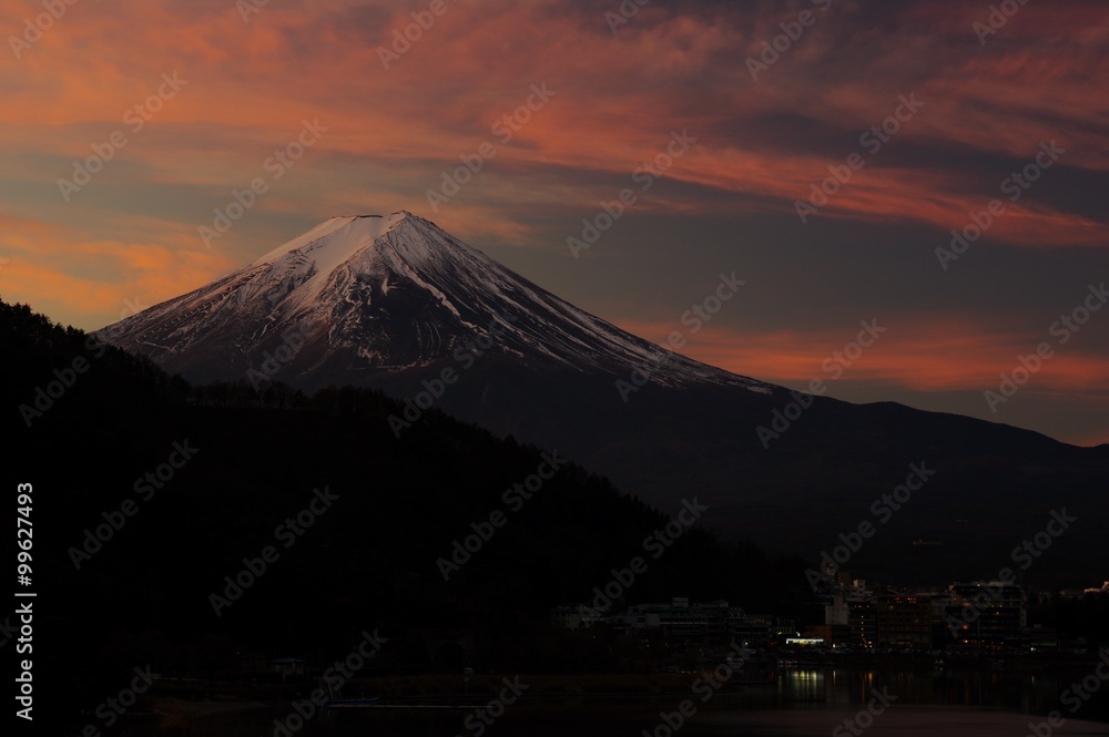 Mt.Fuji, glow in the morning sky 富士山河口湖畔　朝