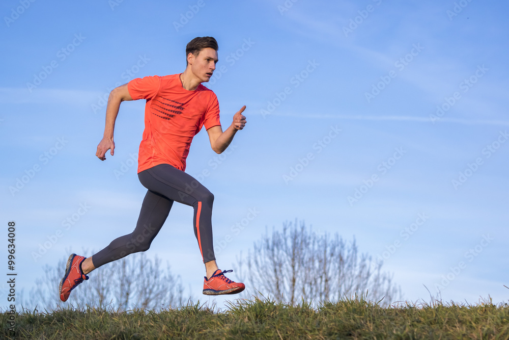 Mann, 21 Jahre, beim joggen