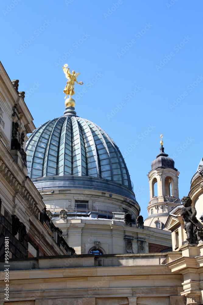 Obraz premium Engel auf der Kuppel in Dresden