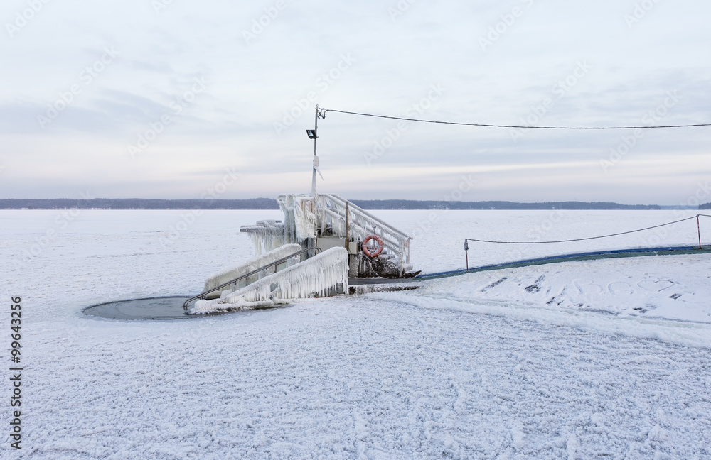 Obraz premium Ice swimming place at cold winter day