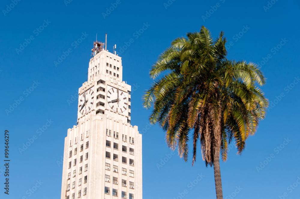 Obraz premium Clock Tower of Central Rio de Janeiro Railway Station