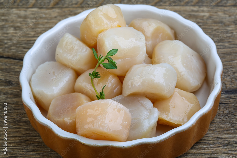 Raw scallops Raw scallops
