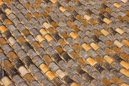 Hausdach mit Dachziegeln