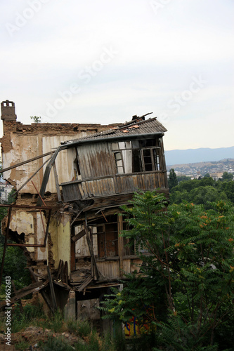 Ruin / Old crumbling building in Tbilisi (Georgia) © Lali