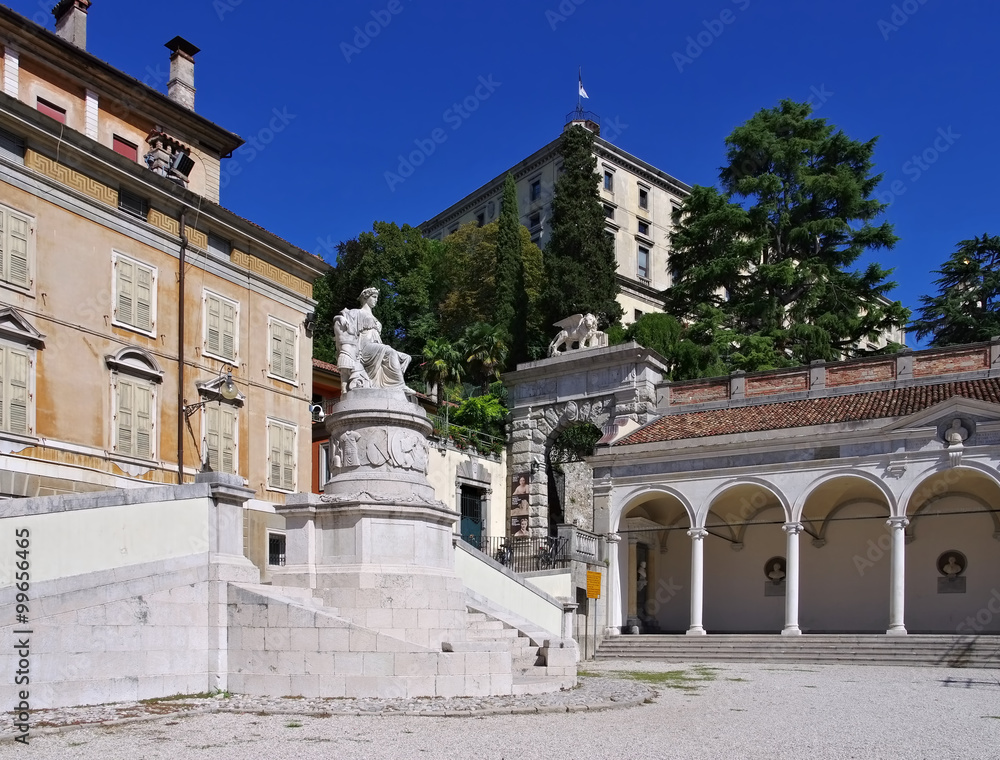 Fototapeta premium Udine Piazza della Liberta 01