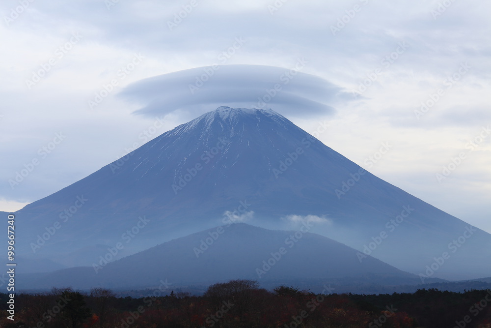 富士山と笠雲