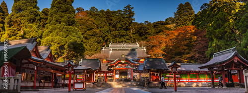 Photos 霧島神宮_ニニギノミコトを祀り創建が6世紀と古い歴史を誇る神社、最初は高千穂峰と火常峰（御鉢）の間にある背門丘に建てられていた