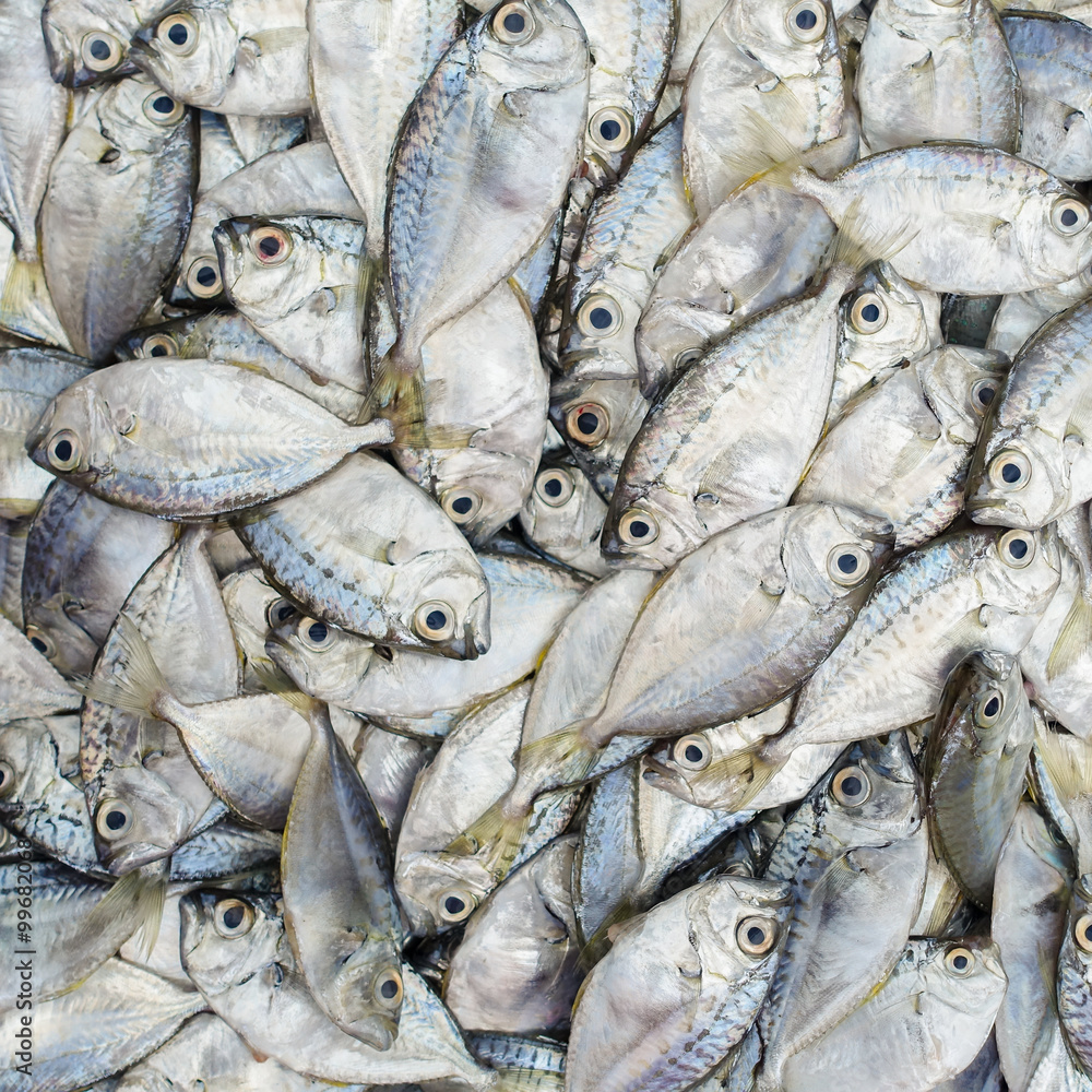Obraz premium Fresh fish at the seafood market for sell