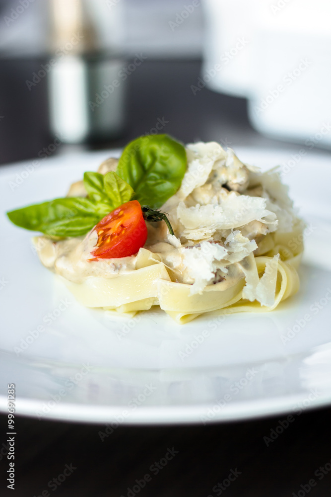 Fettuccine with garlic and mushrooms Fettuccine with garlic and mushrooms