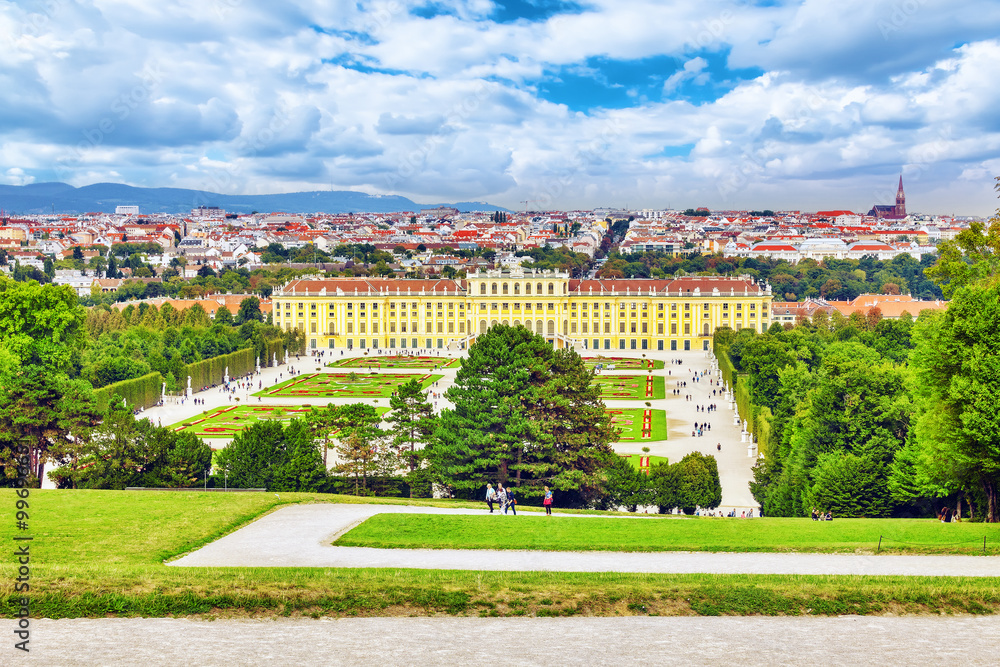 VIENNA, AUSTRIA-SEPTEMBER 10, 2015: Upper Belvedere. Tourists, p