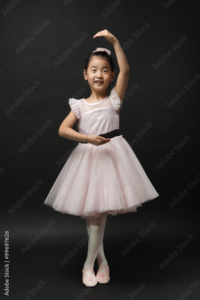 Naklejka premium Asian little girl ballerina