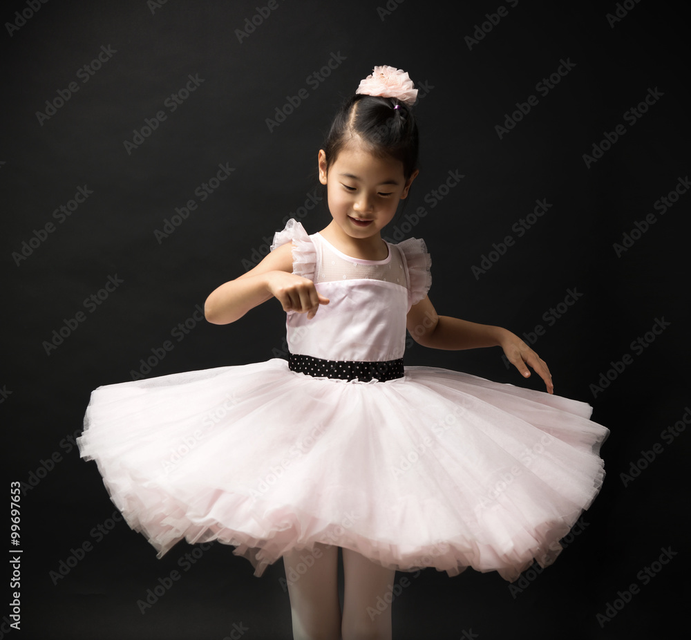Naklejka premium Asian little girl ballerina