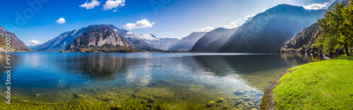 Canvas Print Panorama of crystal clear mountain lake in Alps