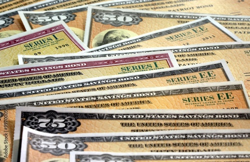 Cuadro en lienzo United States Treasury Savings Bonds - Investment wealth concept
