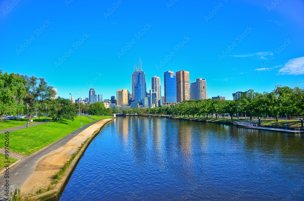Fototapeta premium View of Melbourne skyline in summer