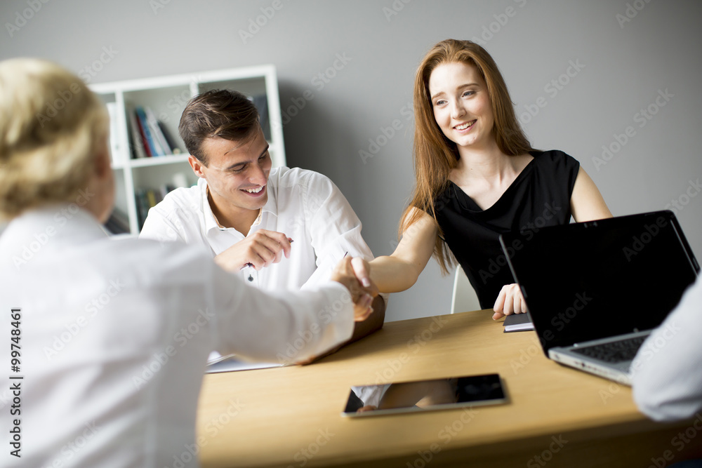 Obraz premium Business people shaking hands