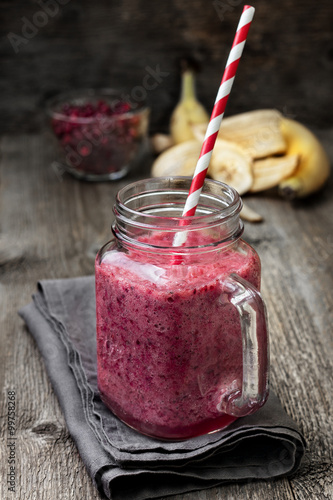 smoothie of banana and berries