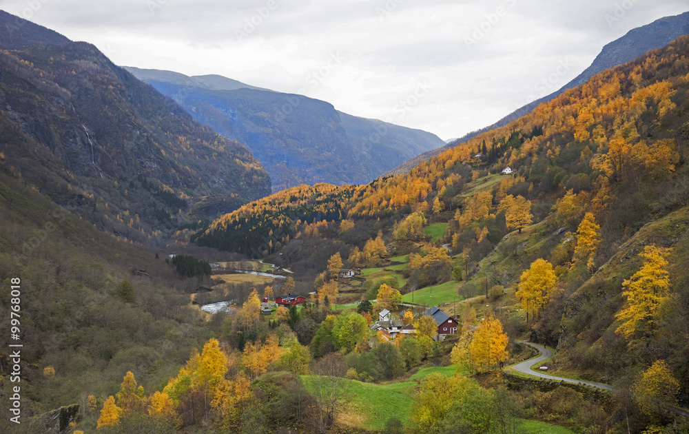 Norvegia, montagna in autunno.
