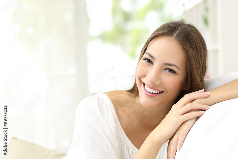 Beauty woman with white smile at home - obrazy, fototapety, plakaty 