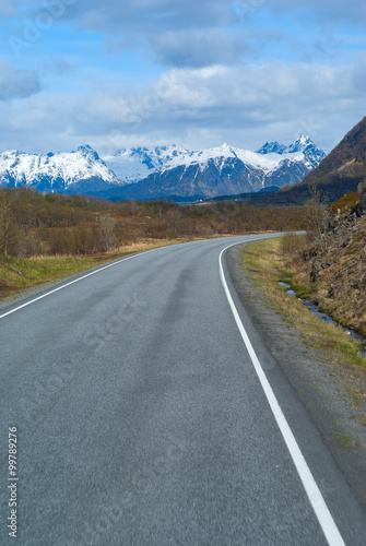 Asphalt grey road in Norvegian mountains