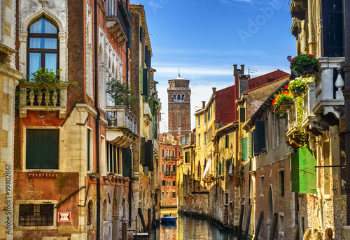 Fotografia Venice cityscape, water canal, campanile church and traditional