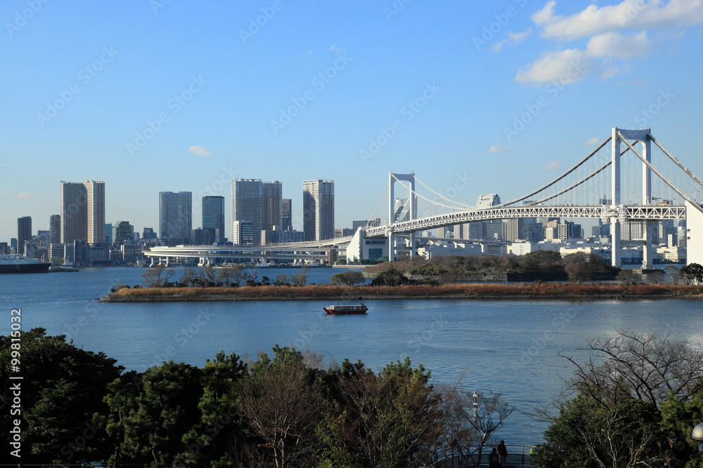 Naklejka premium 東京・台場のレインボーブリッジ