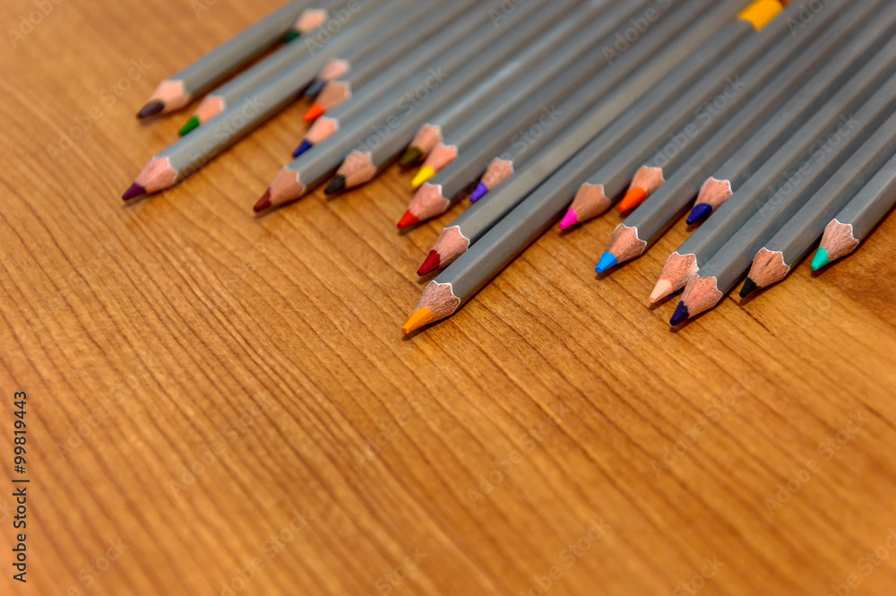 Obraz premium colored pencils on wooden background
