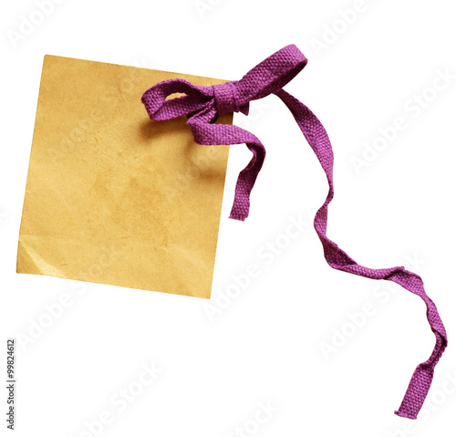 Paper tag with bow