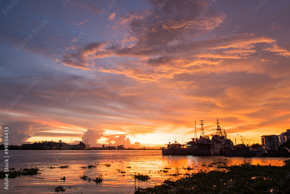 Fototapeta premium Dusk time and the ship