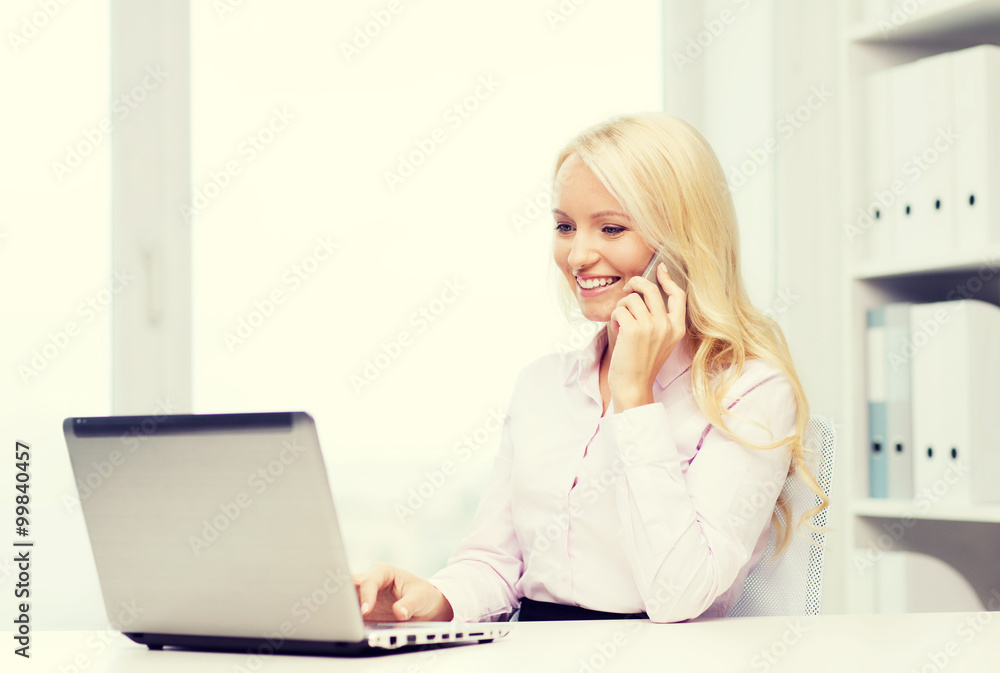 smiling businesswoman calling on smartphone smiling businesswoman calling on smartphone