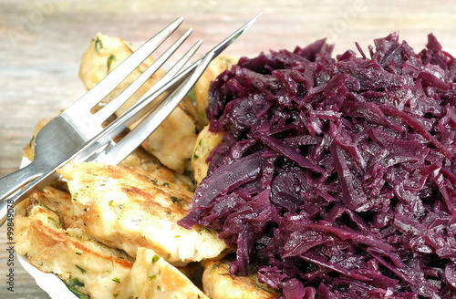 Rotkohl mit Knödel photo